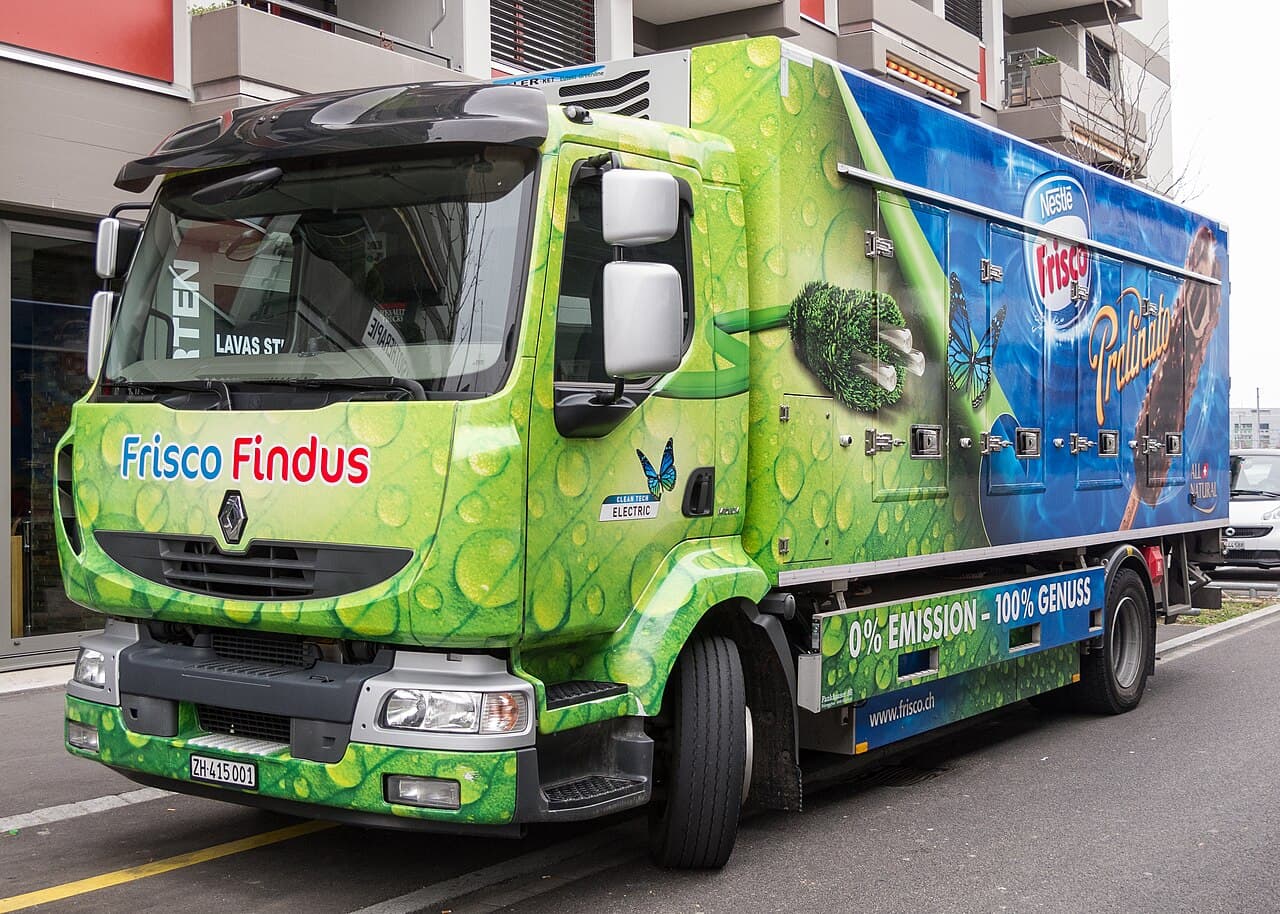 Amazon Partners with Einride for Electric Truck Technology