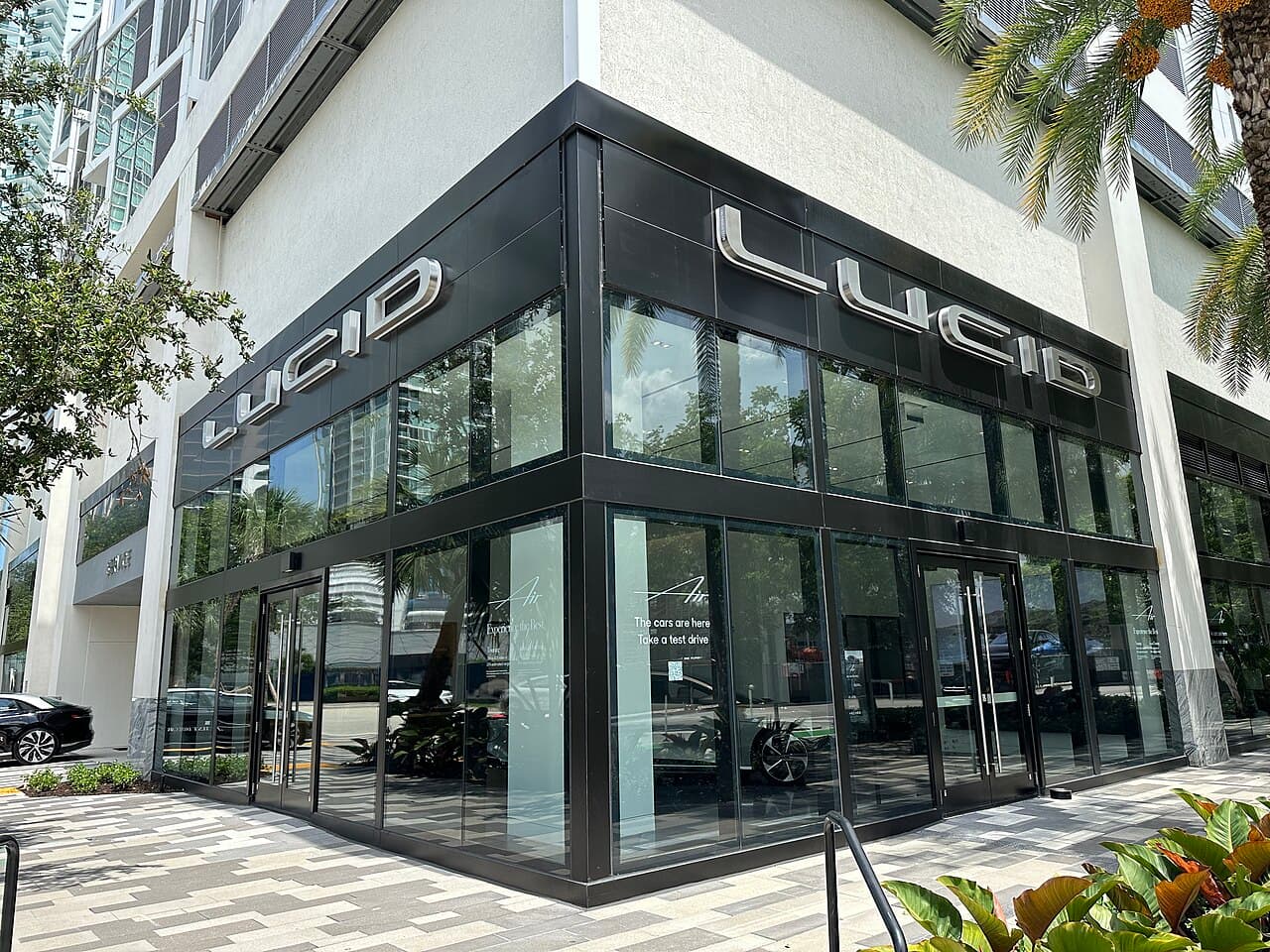 Uber Launches Premium Robotaxi Pilot in San Francisco with Lucid Vehicles, Eyes Autonomous Future