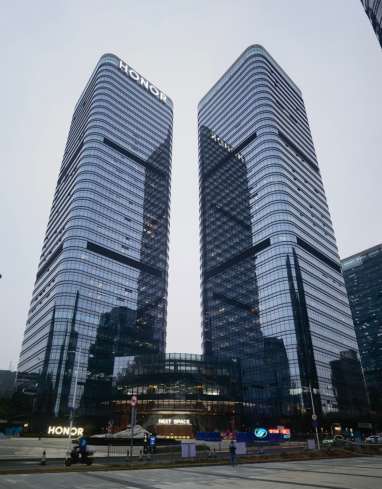 Honor's New Flagship Smartphones Draw iPhone Comparisons