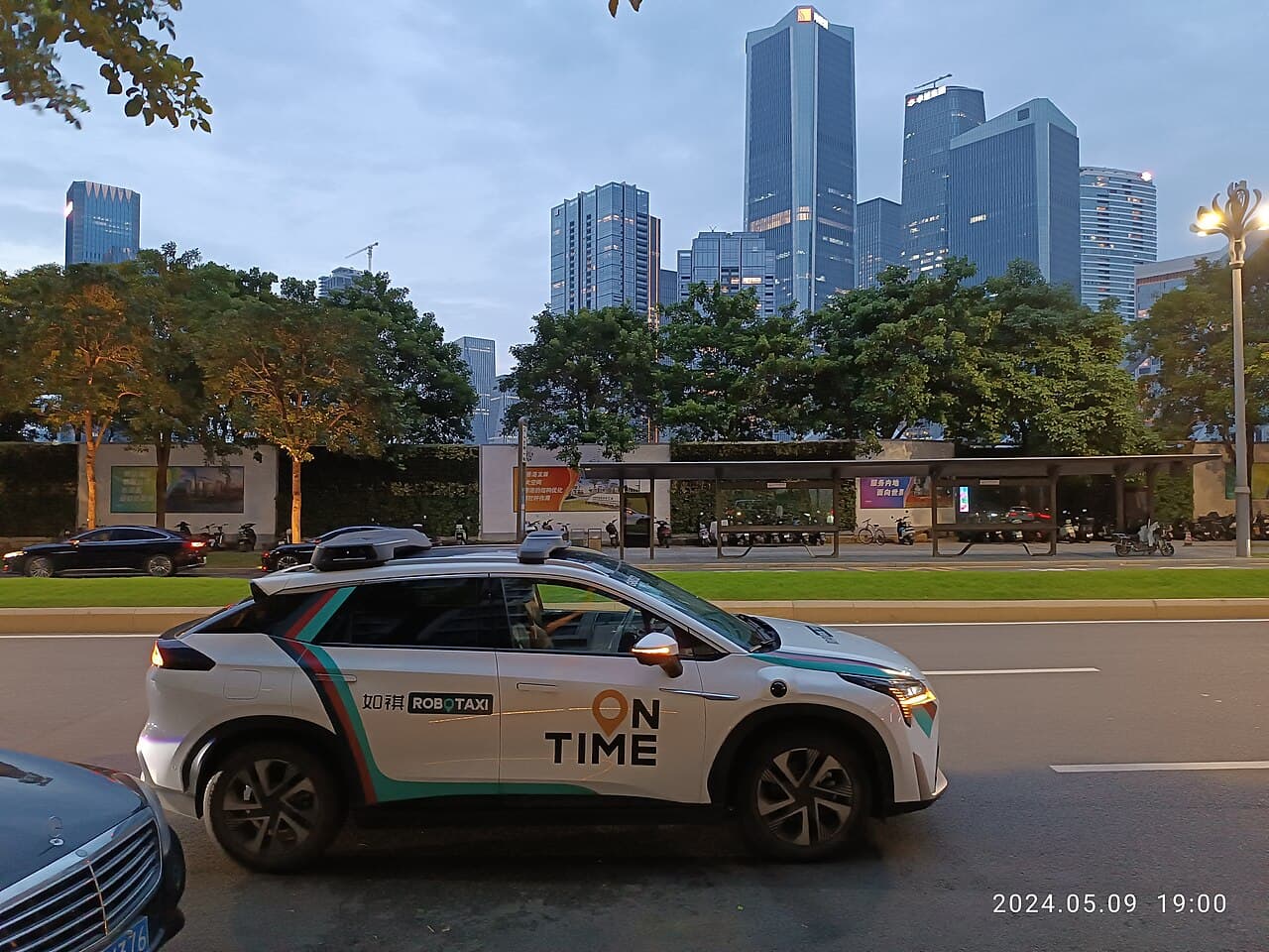 London Robotaxi Service: Waymo Begins Testing, Potential for $7 Trillion Market